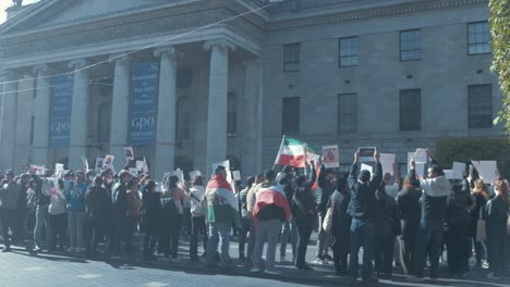 Iranische-Demonstranten-Nehmen-An-Der-O&#39;Connell-Street-Teil,-Um-Gegen-Das-Unterdrückerische-Iranische-Regime-Zu-Protestieren