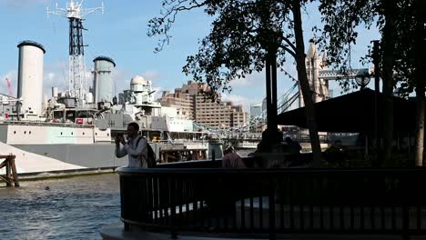 Taking-pictures-near-to-Tower-Bridge-and-HMS-Belfast,-London,-United-Kingdom