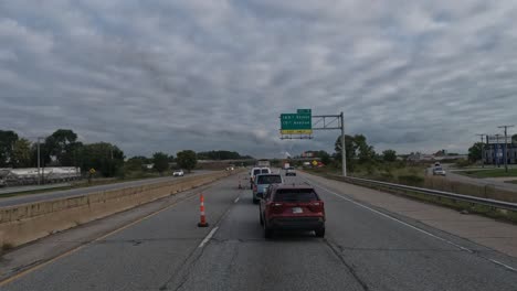 Autos-Fahren-Vorsichtig-Auf-Der-Amerikanischen-Autobahn-In-Gary,-Indiana,-USA