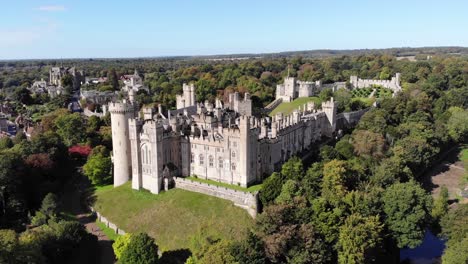 flying-drone-shot-of-the-Castle-in-Arundel,-Kent,-UK
