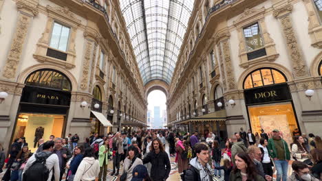 Galleria-Vittorio-Emanuele-II-shopping-landmark-in-Milan-with-busy-crowds