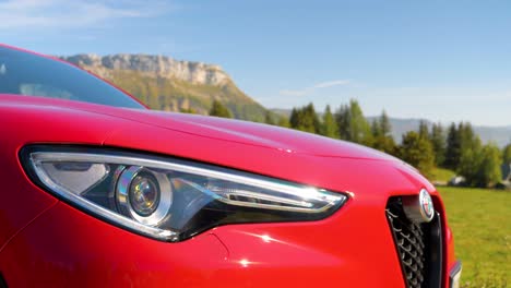 Alfa-Romeo-Logo-Vorne-Am-Auto-In-Alpen-Französisch