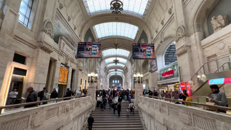 Milano-Centrale-Bahnhof.-Erstaunliche-Innenarchitektur