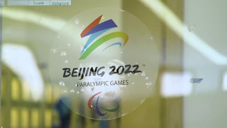 Peking-2022-Winterspiele,-Aufkleber-Auf-Einem-Fenster