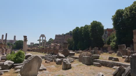 Remains-of-stones-from-the-Roman-Empire-at-the-Roman-Forum-in-Rome