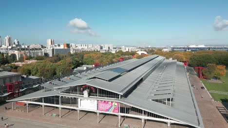 Fassade-Der-Grande-Halle-De-La-Villette-Und-Stadtbild,-Paris-In-Frankreich