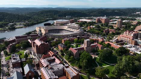 Aerial-view-of-the-University-of-Tennessee-and-the-Neyland-Stadium-in-sunny-Knoxville,-USA---ascending,-drone-shot