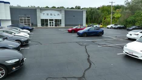 Tesla-dealership-and-showroom-service-center