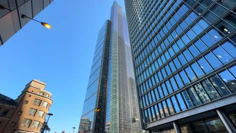 Tall-glass-skyscraper-in-city