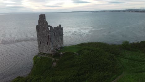 People-having-a-picnic-at-Greenan-Castle-outside-Ayr-in-Scotland-captured-by-drone