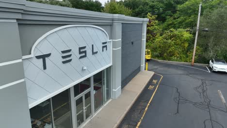 Tesla-dealership-in-USA
