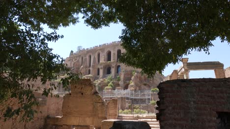 Ruins-of-buildings-at-The-Roman-Forum,-Forum-Romanum,-Rome