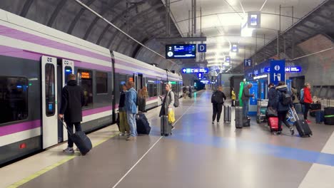 People-entering-and-leaving-the-Finavia-train-which-connects-the-Helsinki-Vantaa-Airport-to-downtown-Helsinki,-the-Finnish-capital