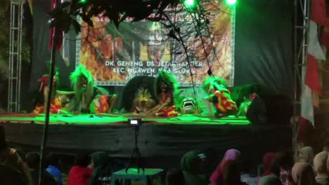Blora's-typical-barongan-show-at-night