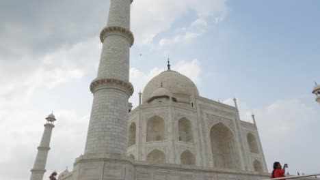 Taj-Mahal-Sitio-De-La-Unesco-Luz-De-La-Mañana-Amanecer-En-El-Arco-De-Mármol-Blanco