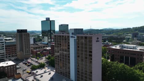 Aerial-view-away-from-the-Hilton-hotel-in-downtown-Knoxville,-USA---pull-back,-drone-shot