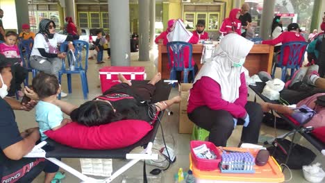Blutspender-In-Zentral-Java,-Indonesien