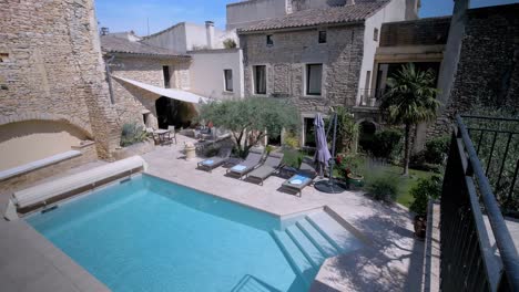Private-swimming-pool-property-in-Uchaud-Southern-France
