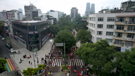 frontal-drone-shot-of-the-runners-of-the-mexico-city-marathon-in-polanco-heading-towards-the-finish-line-on-avenida-mazaryk