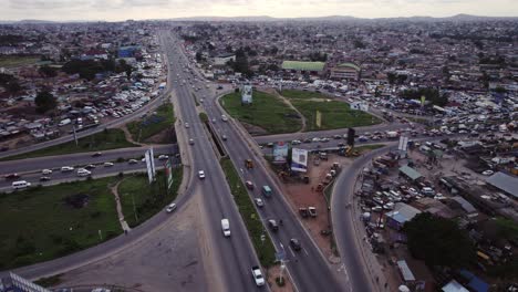 Steigende-Antenne-Des-Accra-Straßennetzes-Achimota-Ghana