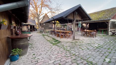 Kroatisches-Ethno-Haus,-Das-In-Ein-Restaurant-Umgewandelt-Wurde---Baranjska-Haus-In-Karanac,-Kroatien
