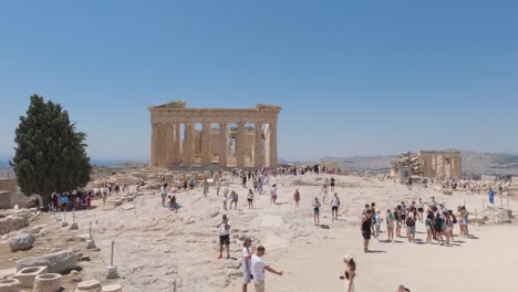 People-visit-the-temple-Parthenon-of-the-goddess-Athena-on-the-Acropolis-of-Athens,-crowd-of-tourists