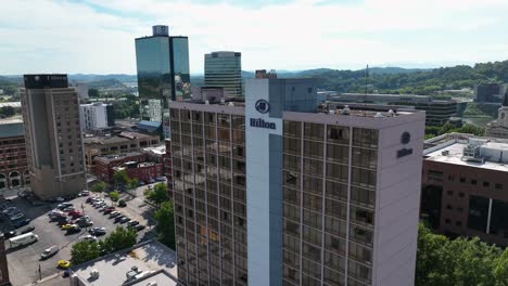 Hilton-hotel-in-downtown-Knoxville,-sunny,-summer-day-in-Tennessee,-USA---Aerial-view