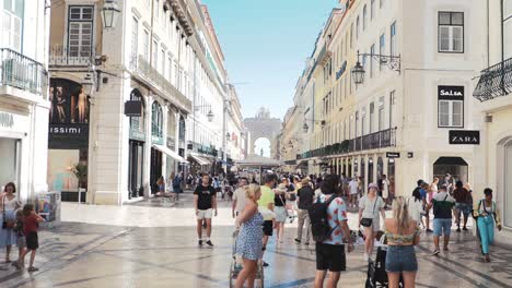 Rue-Augusta-Straße-Lissabon-Beschäftigt-Mit-Menschen-Am-Sommertag