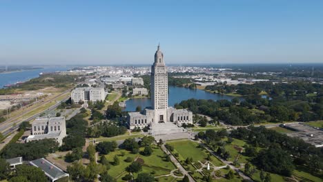 Capitol-Building-in-Downtown-Baton-Rouge,-Louisiana-Aerial-Tracking-Right