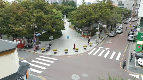 Drohnenaufnahme-Des-Gyeongsang-gamyeong-Parks-In-Der-Stadt-Daegu-Jung-Gu,-Korea