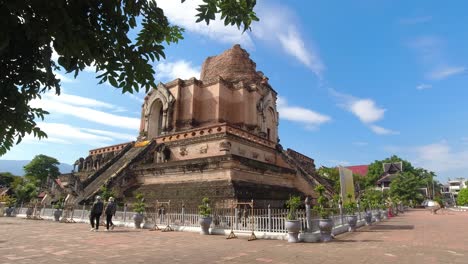 Travelers-walking-around-temple-grounds-of-Wat-Chedi-Luang-in-Thailand