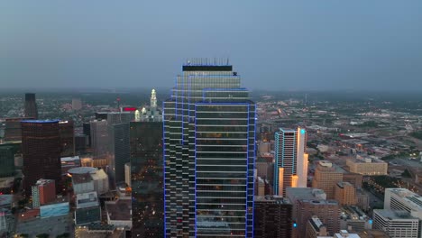 Dallas-Texas-Skyline-Der-Innenstadt-Mit-Hohen-Wolkenkratzergebäuden