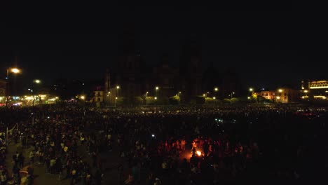 Gente-Acampando-Frente-A-La-Catedral-Metropolitana-De-La-Asunción-De-María-Durante-Disturbios-En-La-Ciudad-De-México---Vista-Aérea