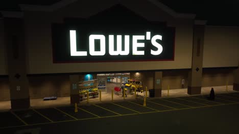 Lowe&#39;s-Big-Box-Retail-Store-Bei-Nacht