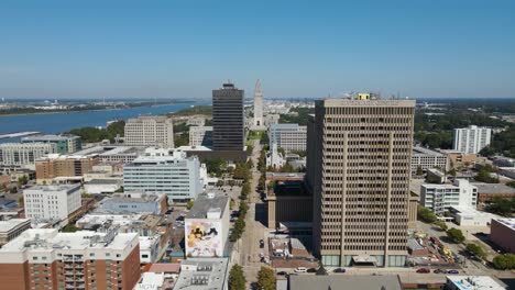 Downtown-Baton-Rouge,-Louisiana-and-Capitol-Building-Aerial-Ascending