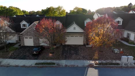 New-modern-duplex-homes-in-USA-during-autumn