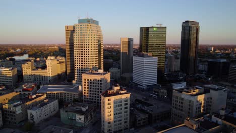 Aerial-view-of-downtown-Winnipeg,-golden-hour-in-Manitoba,-Canada---ascending,-drone-shot