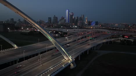 Downtown-Dallas-skyline-at-night