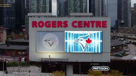 Aerial-view-of-the-Rogers-centre-sign-in-Toronto,-Canada---Dolly-zoom,-drone-shot