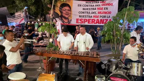Zeitlupenaufnahme-Einer-Marimba-Band-In-Oaxaca,-Mexiko
