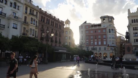 People-Walking-At-The-Plaza-de-las-Tendillas-On-A-Sunny-Morning-In-Cordoba,-Spain