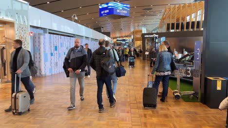 Helsinki-Airport-gate-area-with-people-walking