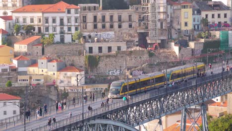 Porto-Portugal-Metro-öffentliche-Verkehrsmittel