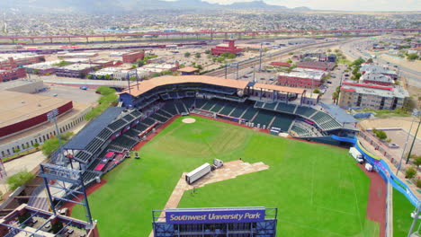 Estadio-De-Béisbol-Del-Parque-Universitario-Del-Suroeste-En-El-Paso-Texas-Durante-El-Día