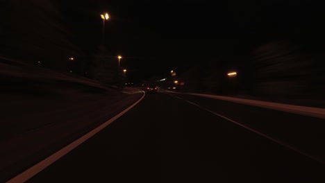 Pov-De-Hiperlapso-Nocturno:-Conducir-Por-La-Autopista-A-Través-De-La-Ciudad-Por-La-Noche