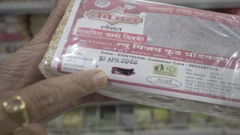 A-close-up-of-misleading-advertising-and-labelling-of-a-packaged-product-in-a-retail-store-in-India-that-is-unethical-and-illegal-as-per-the-Indian-Consumer-Affairs-and-Legal-Metrology-guidelines