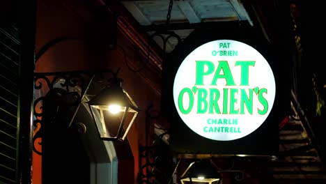 Pat-Obriens-Bar-Nueva-Orleans-Barrio-Francés-Noche-Señal-Exterior