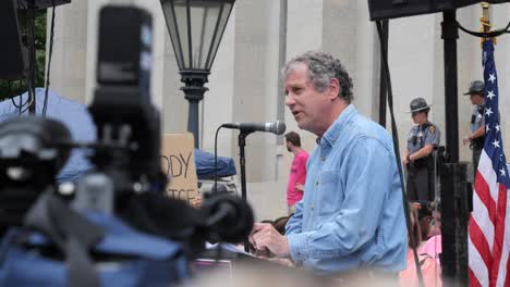 Ohio-Senator-Sherrod-Brown-speaks-at-a-Pro-Choice-rally-at-the-Ohio-Statehouse-on-June-26,-2022