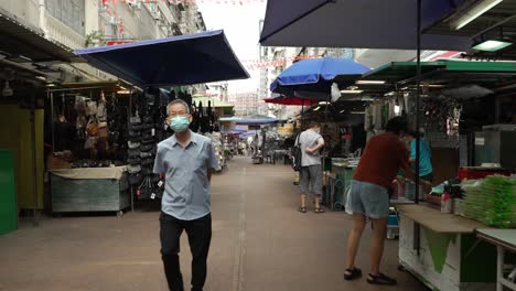Die-Atmosphäre-Der-Marktstraße-Und-Das-Vorbeigehen-Von-Menschen-In-Hongkong