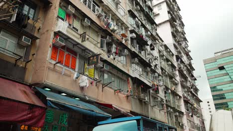 Die-Atmosphäre-Von-Marktstraßen-Und-Slumgebäuden-In-Hongkong